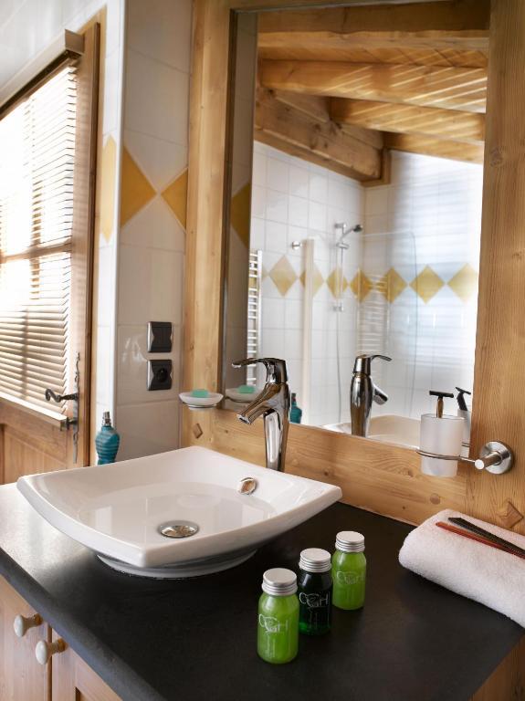 One-Bedroom Apartment Spa Access